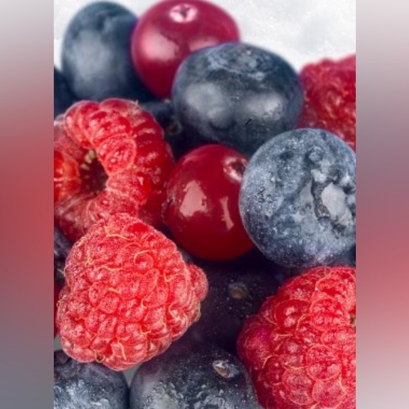 WILD BERRY MUSK, SCENT UNLEASHED LLC LUXURY HAND POURED SCENTED CANDLES - Picture 1 of 3